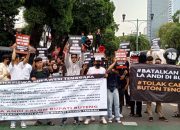 Massa Desak KPU RI Mendiskualifikasi Calon Bupati BUTENG La Andi