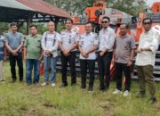 Bupati Konawe menyerahkan Bantuan Alsintan Bersama Anggota DRPD Konawe. Kelompok Tani brigade, 