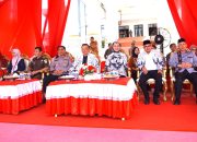 Bupati Konawe H.   Yusran Akbar ST. Pimpin Upacara HUT PGRI Ke-80 Di Halaman Kantor Bupati
